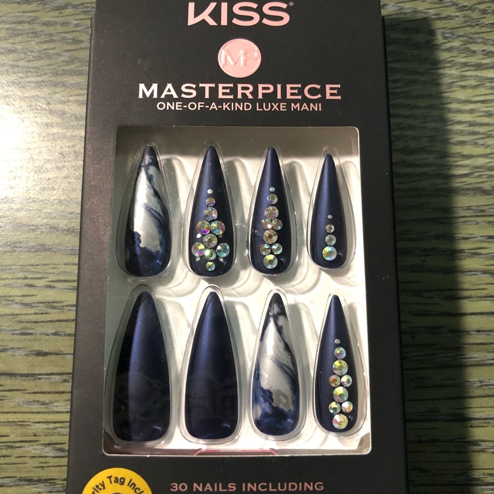 Kiss Masterpiece Press-on Glue-on ExtraLong Stiletto Nails 24pcs